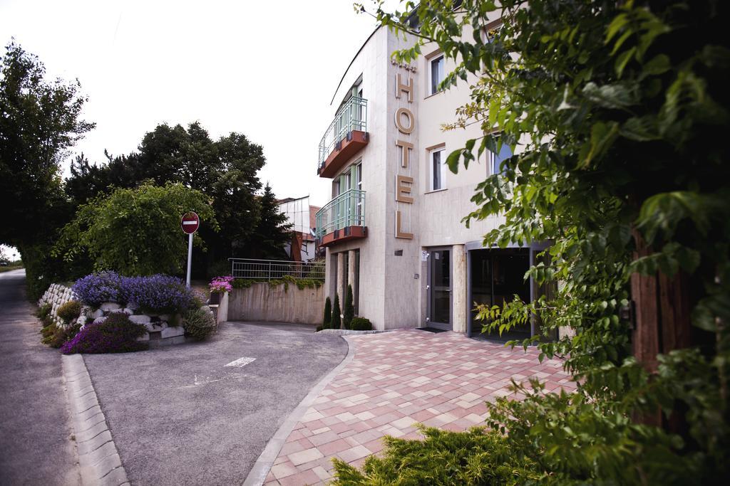 Hotel Makar Sport & Wellness Pécs Exterior foto