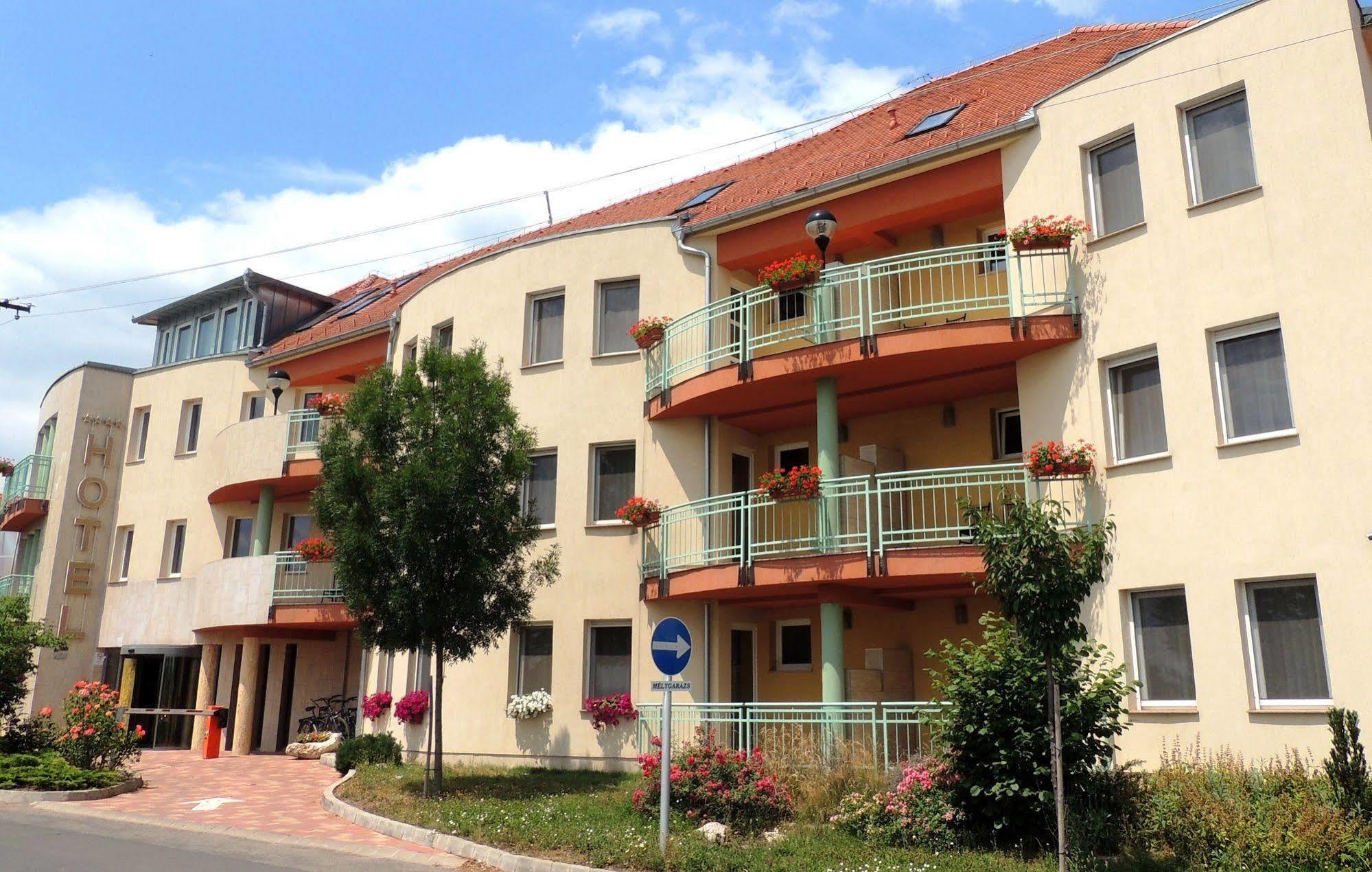 Hotel Makar Sport & Wellness Pécs Exterior foto